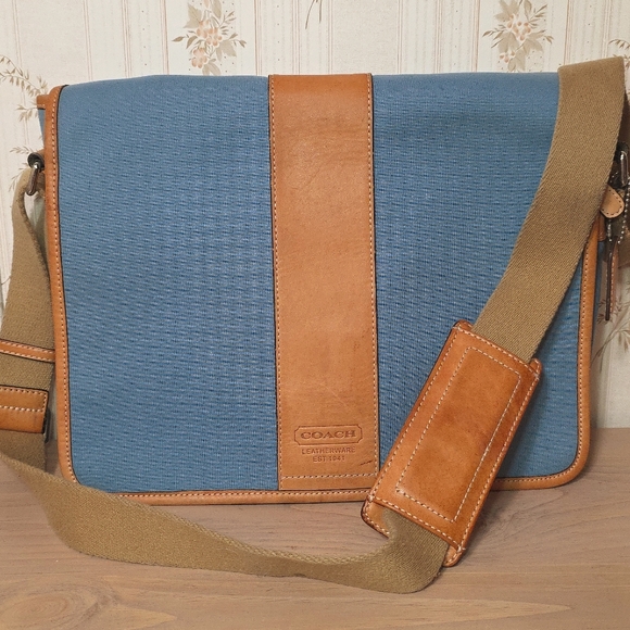 Coach Handbags - Coach Crossbody